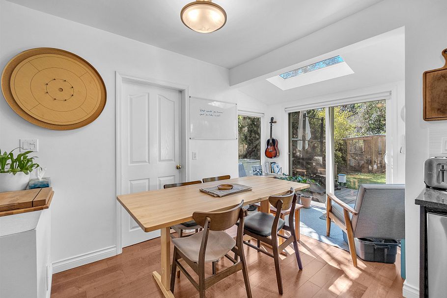 825 W 20th Street North Vancouver, BC - 10