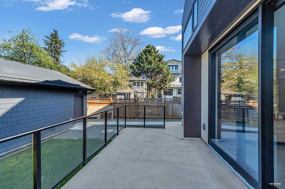 2 2091 E 20th Avenue Vancouver, BC - 13