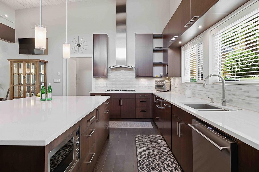 672 E St James Road North Vancouver, BC - 27