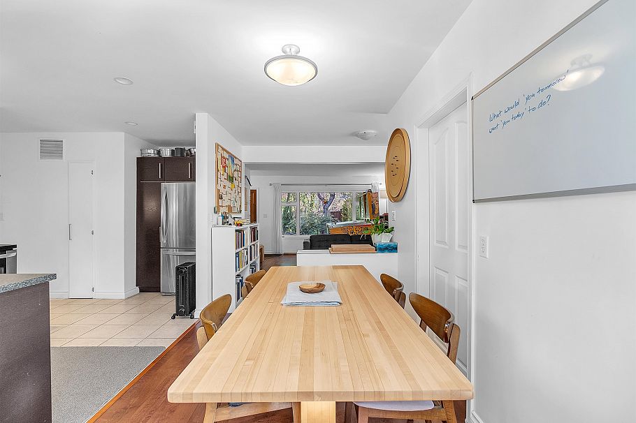 825 W 20th Street North Vancouver, BC - 9