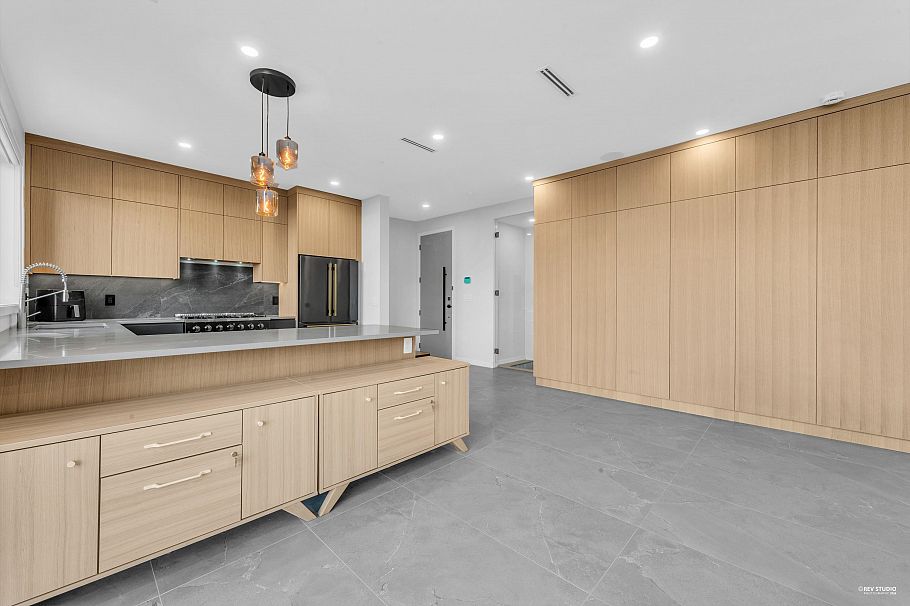 2 2091 E 20th Avenue Vancouver, BC - 9