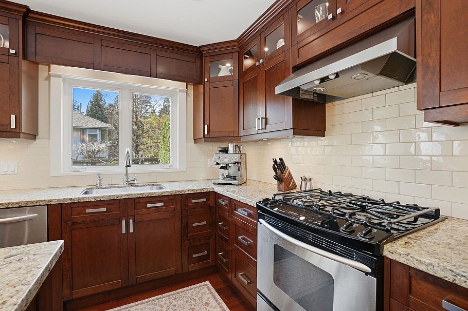 1491 Norton Court North Vancouver, BC - 13