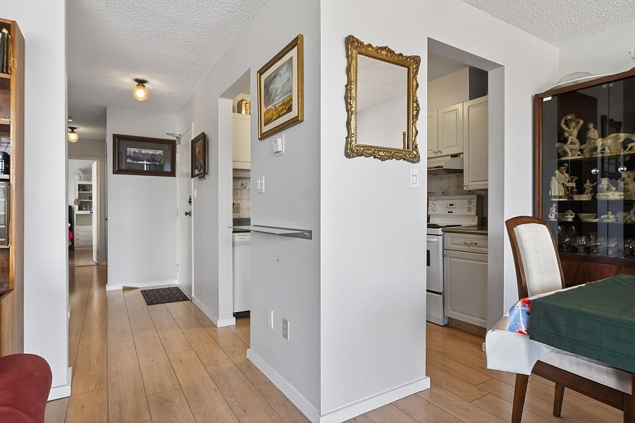 1105 701 W Victoria Park North Vancouver, BC - 22