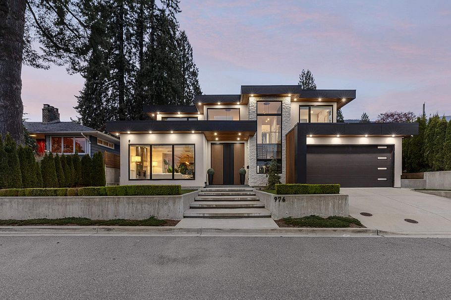 976 Melbourne Avenue North Vancouver, BC - 1