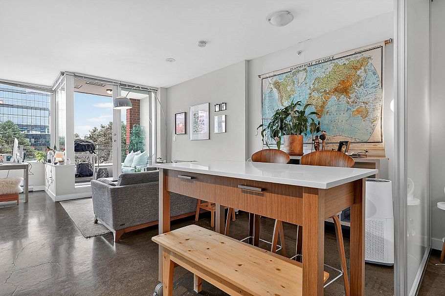 417 221 Union Street Vancouver, BC - 1