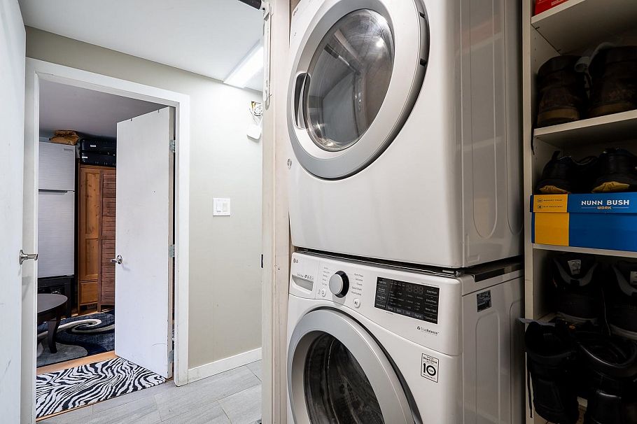 1440 Mountain Highway North Vancouver, BC - 34