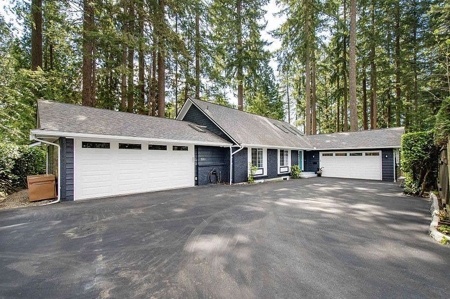 2551 Hyannis Point North Vancouver, BC - 2