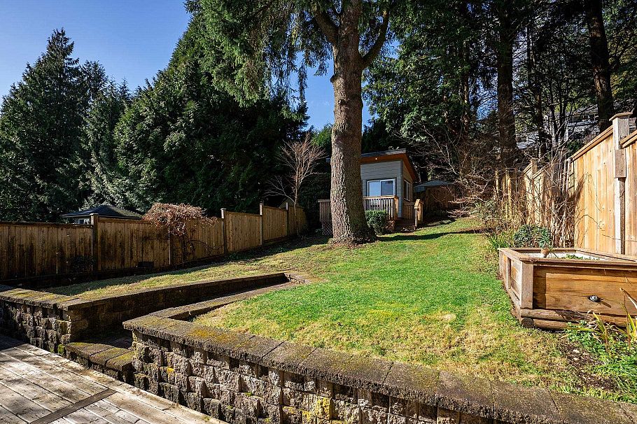 3015 Royal Avenue North Vancouver, BC - 26