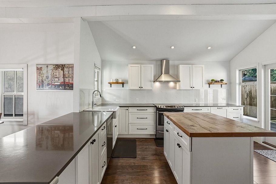 3015 Royal Avenue North Vancouver, BC - 10