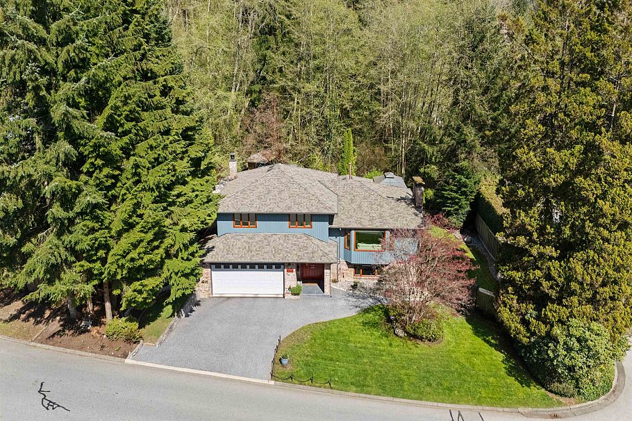 2760 Walpole Crescent North Vancouver, BC - 1