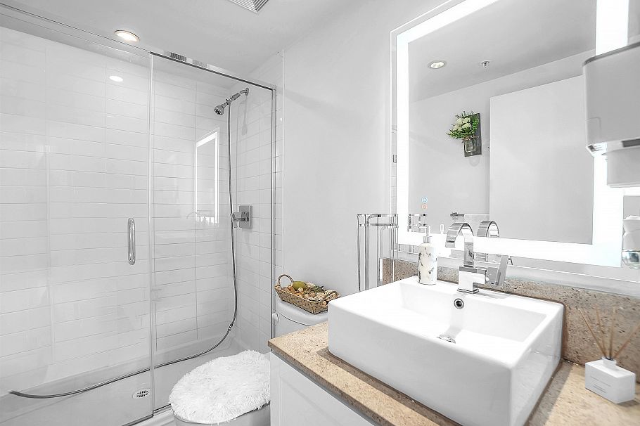 802 158 W 13th Street North Vancouver, BC - 32