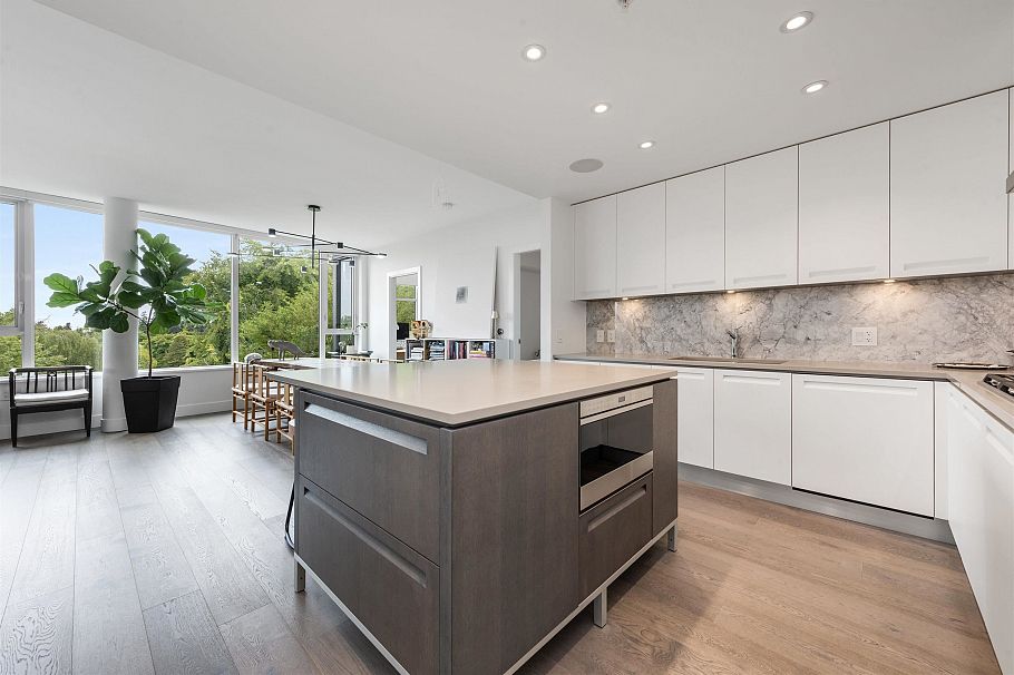 310 6333 W Boulevard Vancouver, BC - 4