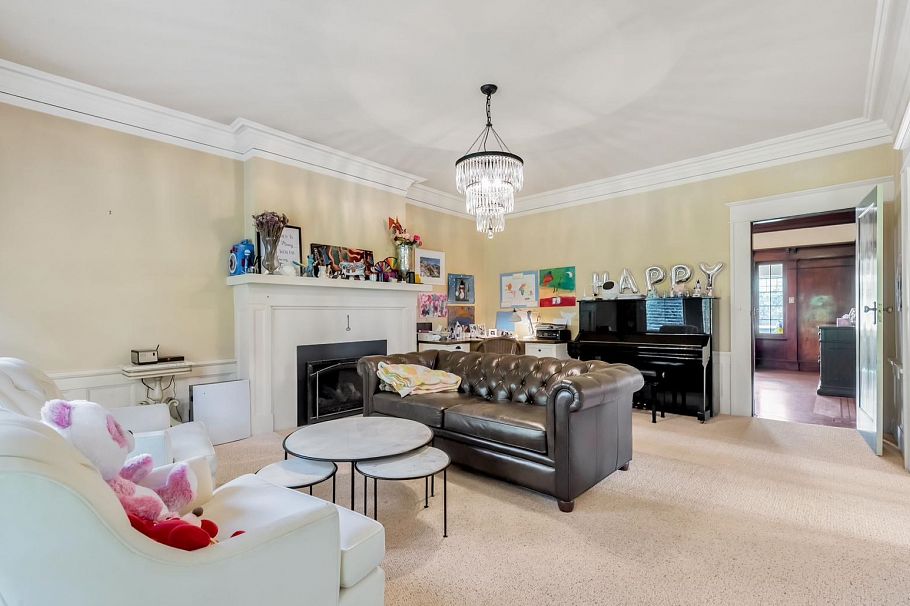 1670 W 49th Avenue Vancouver, BC - 2