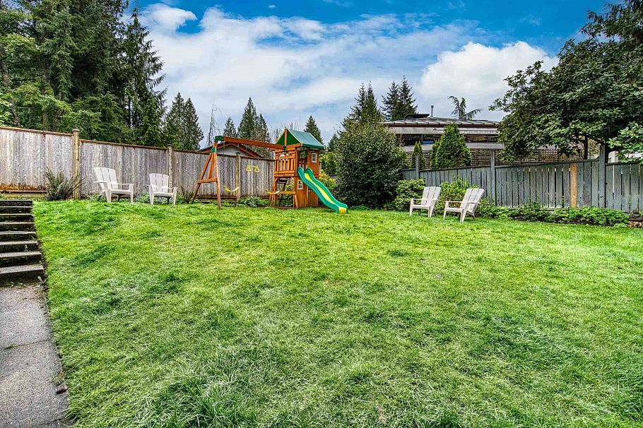 1335 Ridgewood Drive North Vancouver, BC - 38