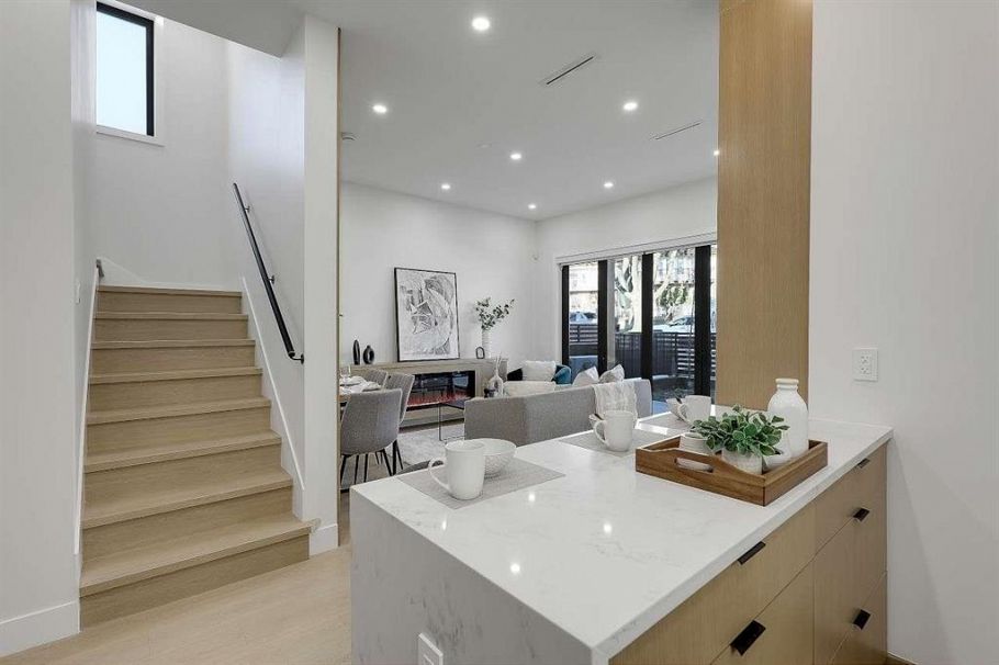 1 3558 Turner Street Vancouver, BC - 2