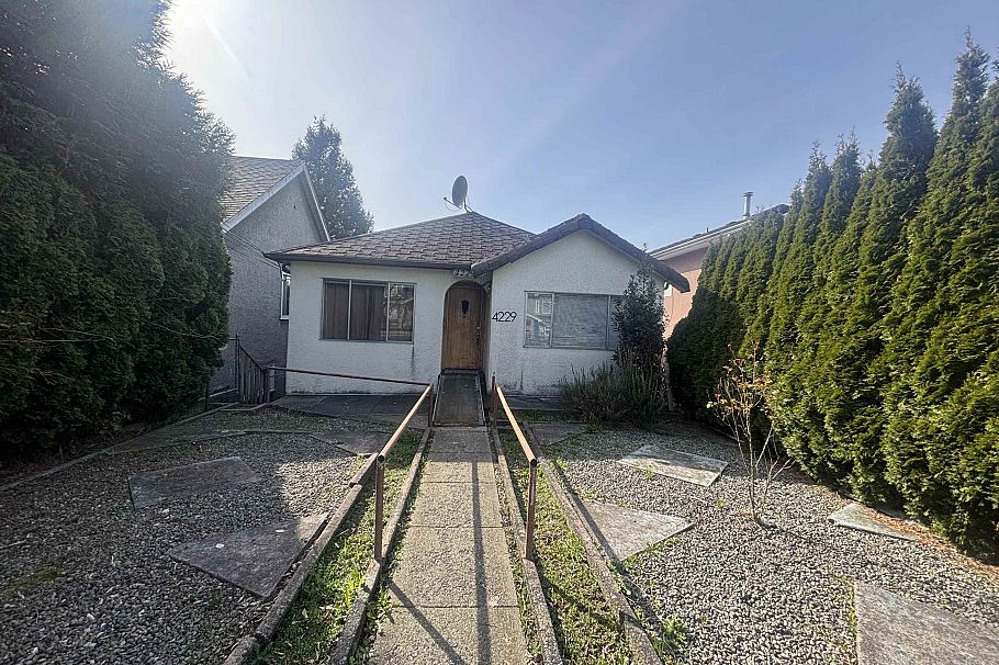 4229 Victoria Drive Vancouver, BC - 2