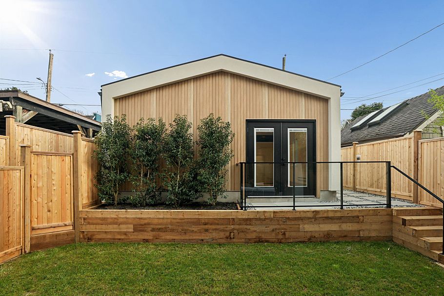 2 2130 E 2 Avenue Vancouver, BC - 10