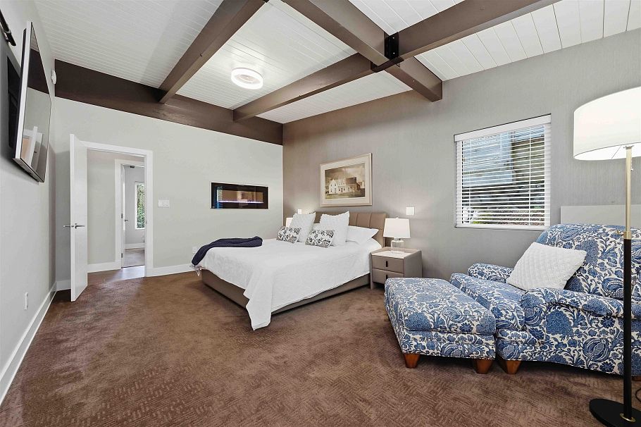 672 E St James Road North Vancouver, BC - 33