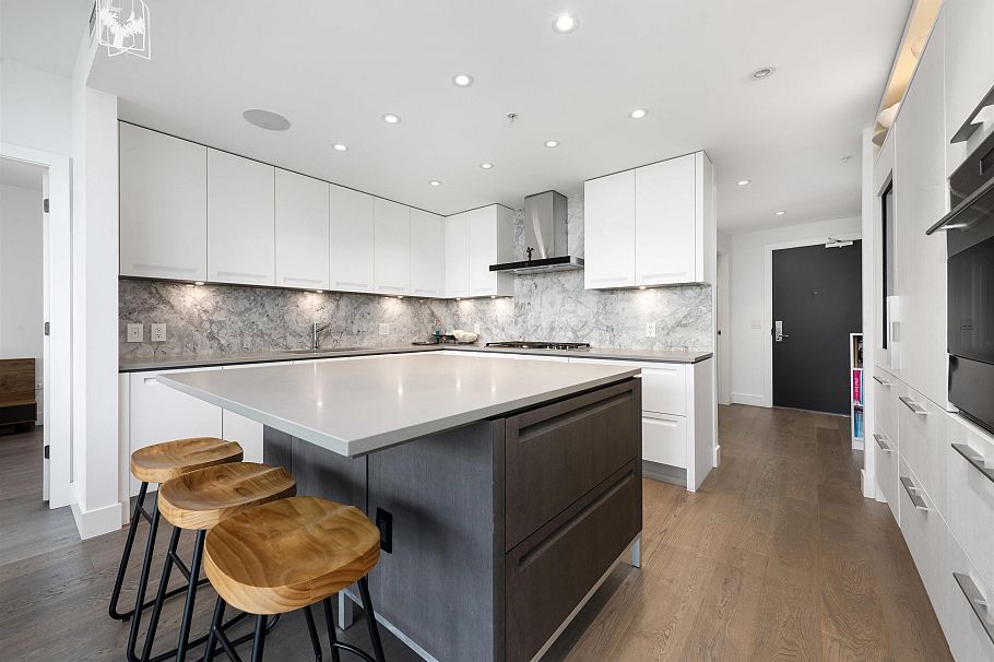 310 6333 W Boulevard Vancouver, BC - 2