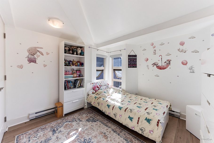 9 215 E 4th Street North Vancouver, BC - 16