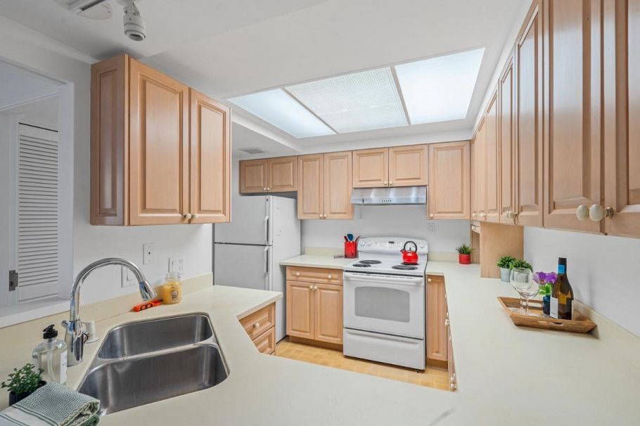 106 4900 Cartier Street Vancouver, BC - 12