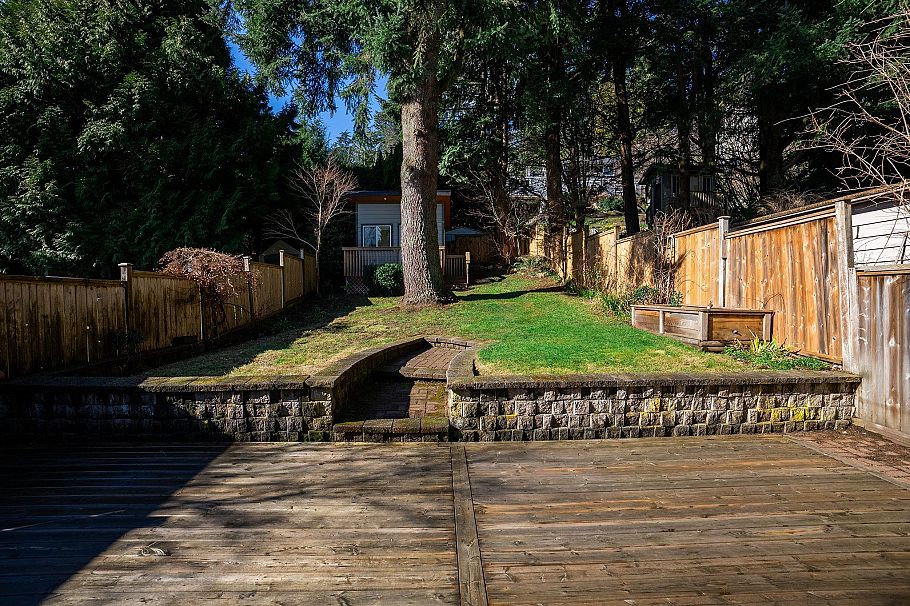 3015 Royal Avenue North Vancouver, BC - 25