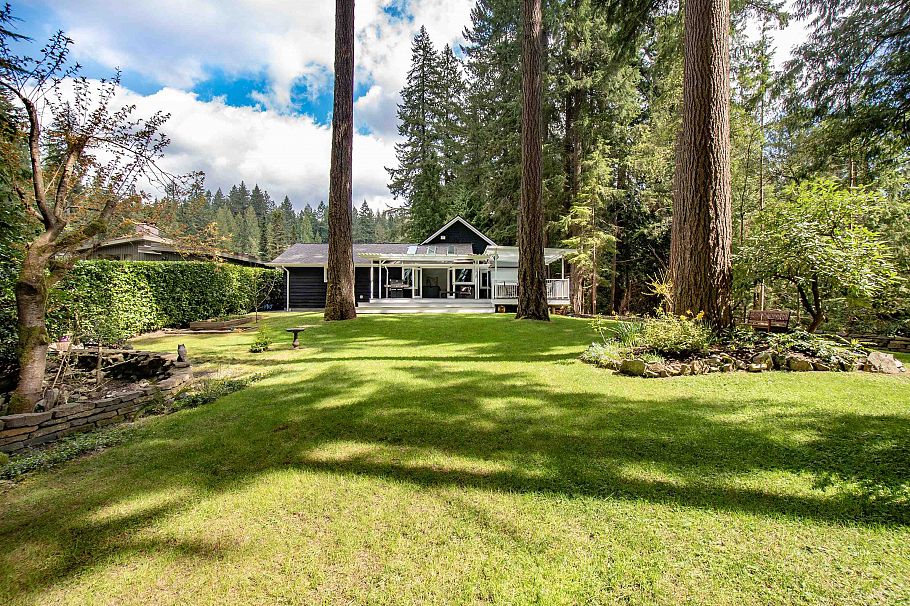 2551 Hyannis Point North Vancouver, BC - 23