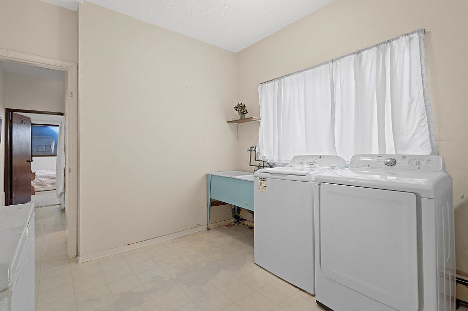 2225 E 35th Avenue Vancouver, BC - 25