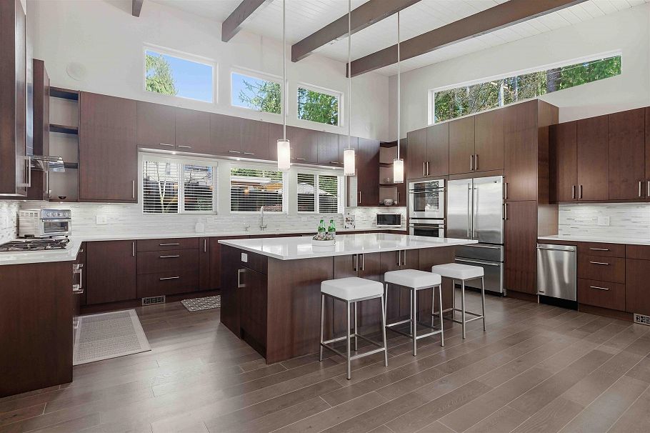 672 E St James Road North Vancouver, BC - 26