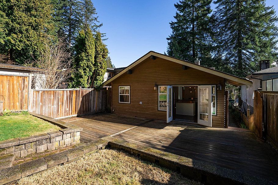 3015 Royal Avenue North Vancouver, BC - 22