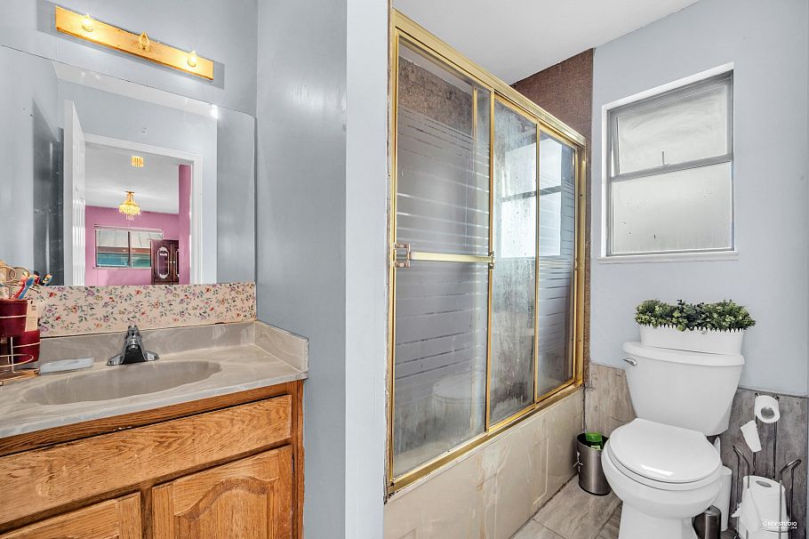 3088 School Avenue Vancouver, BC - 24