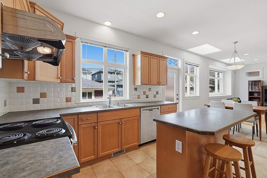 2761 E 53rd Avenue Vancouver, BC - 10