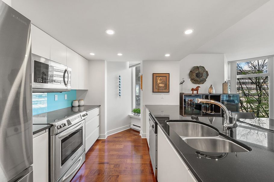 302 168 Chadwick Court North Vancouver, BC - 3