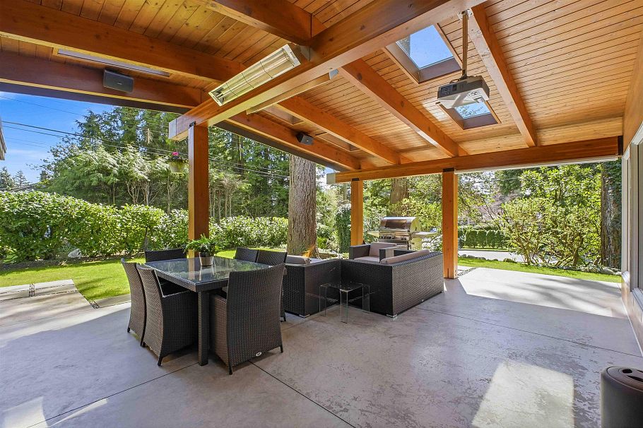 672 E St James Road North Vancouver, BC - 11