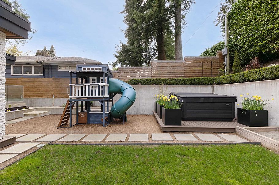 976 Melbourne Avenue North Vancouver, BC - 28