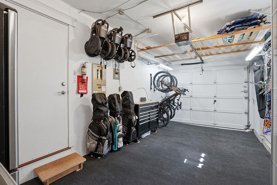 1491 Norton Court North Vancouver, BC - 34