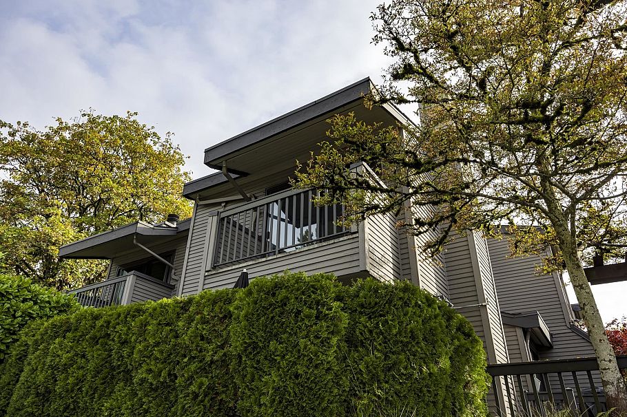 3132 Lonsdale Avenue North Vancouver, BC - 1