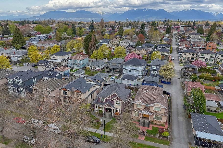 2761 E 53rd Avenue Vancouver, BC - 37