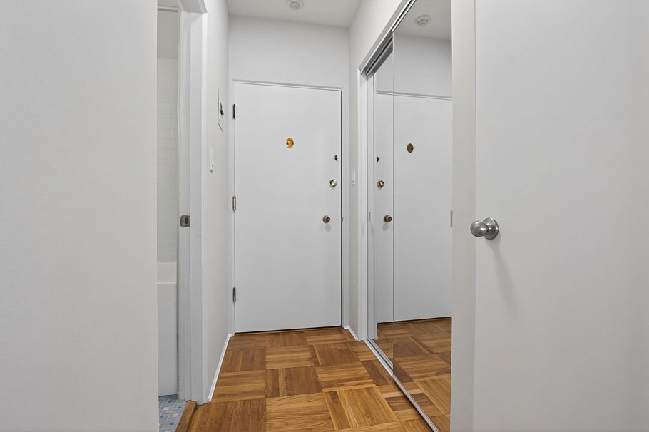 207 1879 Barclay Street Vancouver, BC - 17