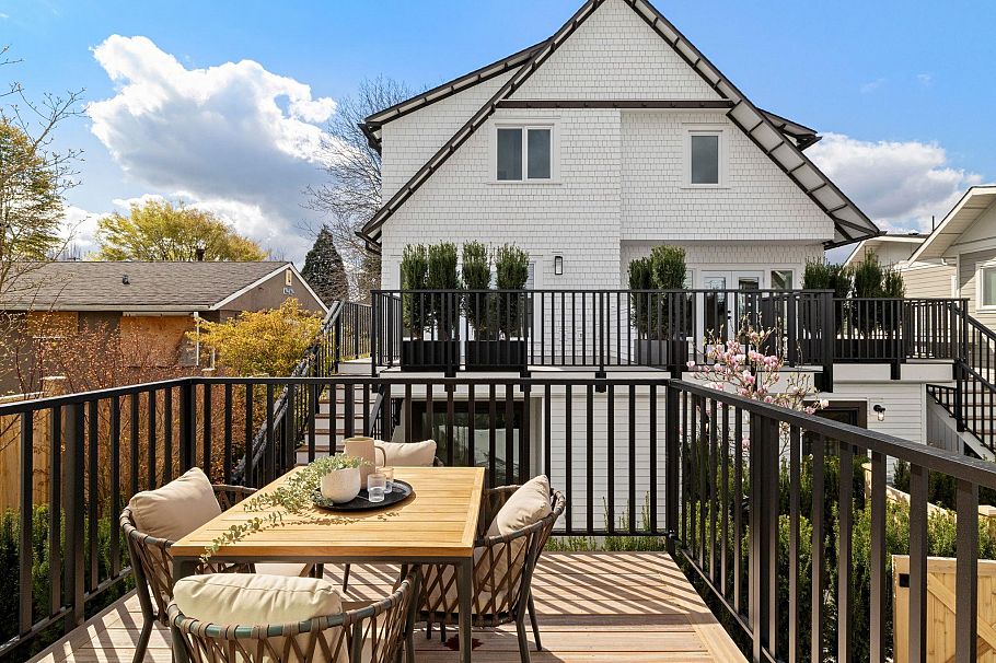 1 328 W 14th Street North Vancouver, BC - 20