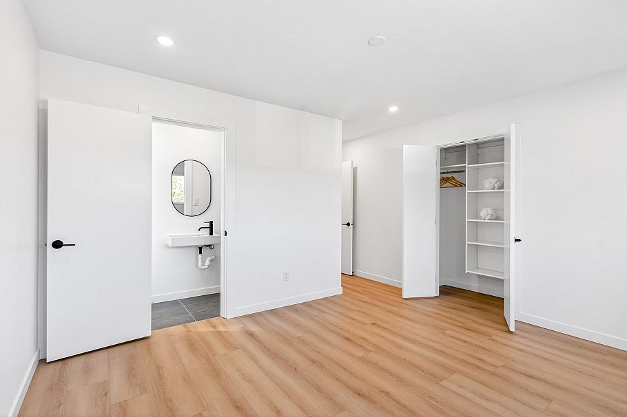 2085 Waverley Avenue Vancouver, BC - 17