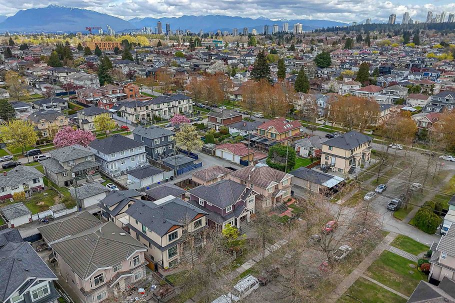 2761 E 53rd Avenue Vancouver, BC - 38