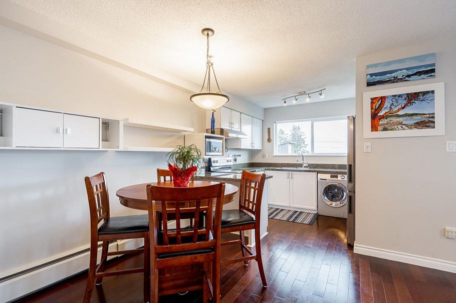 209 2211 W 2nd Avenue Vancouver, BC - 10
