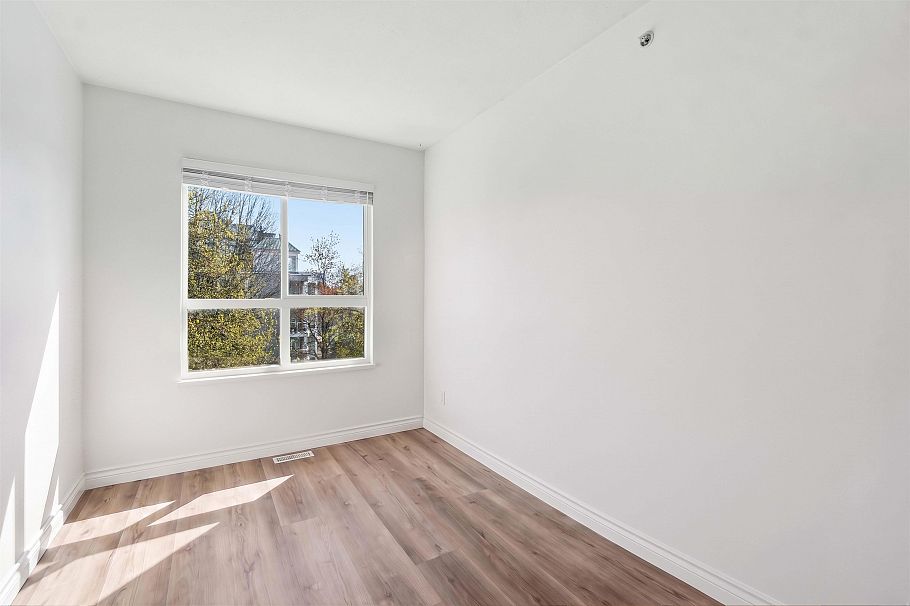 8433 Jellicoe Street Vancouver, BC - 11