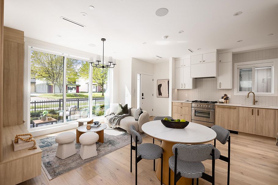 1 3141 E 19 Avenue Vancouver, BC - 4