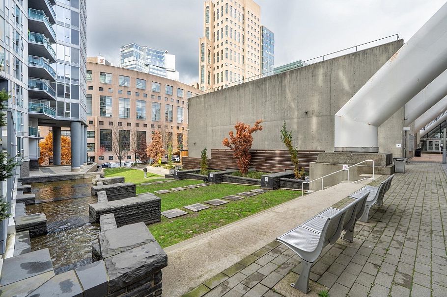 703 233 Robson Street Vancouver, BC - 21