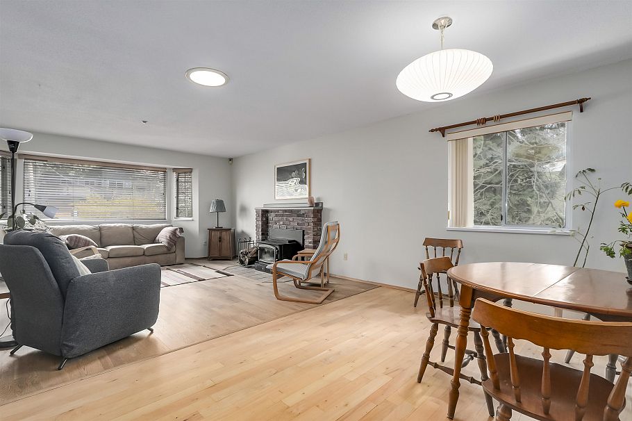 229 W 22nd Street North Vancouver, BC - 2