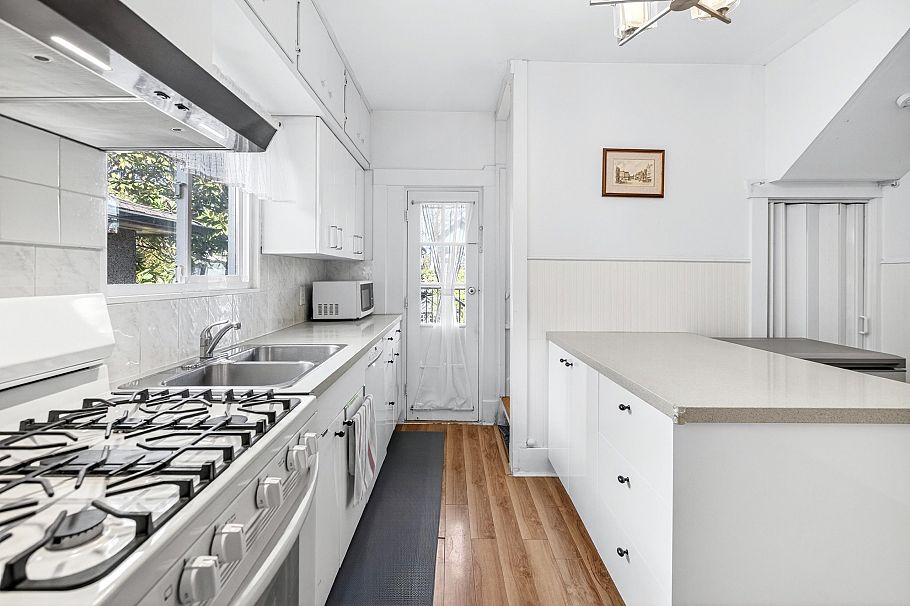 2975 W 8th Avenue Vancouver, BC - 15