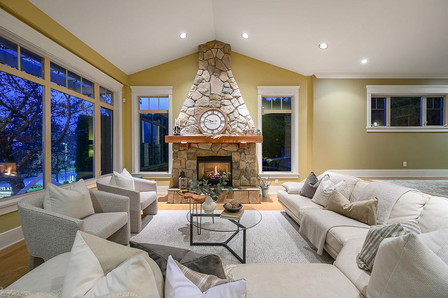 3402 Anne Macdonald Way North Vancouver, BC - 2