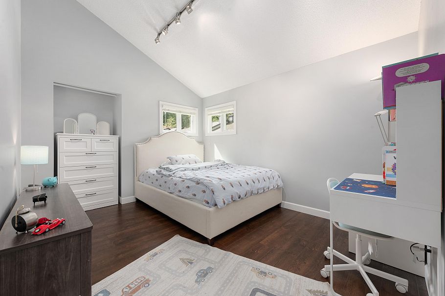 1991 Cedar Village Crescent North Vancouver, BC - 16